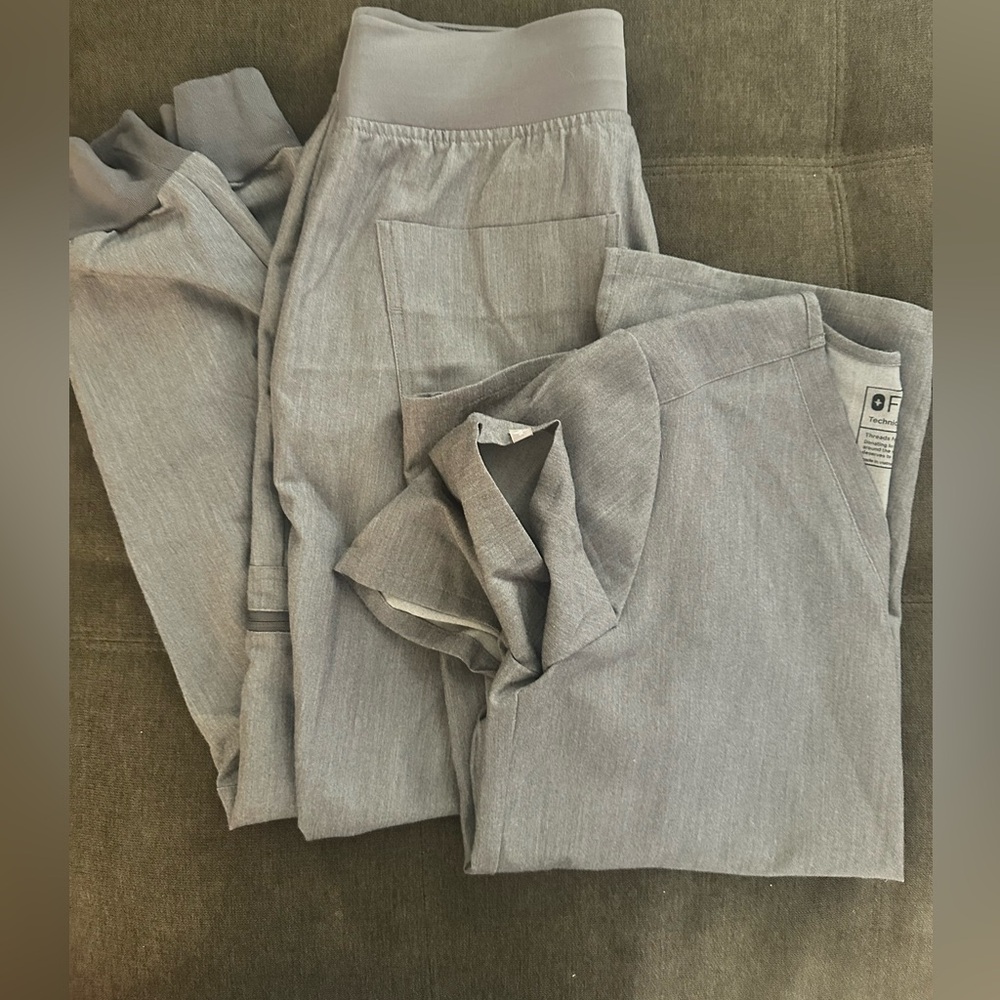 FIGS Scrub Set- Heather grey
